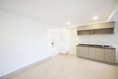 Sala e cozinha de apartamento para alugar com 2 quartos, 67m² em Vila Azevedo, São Paulo