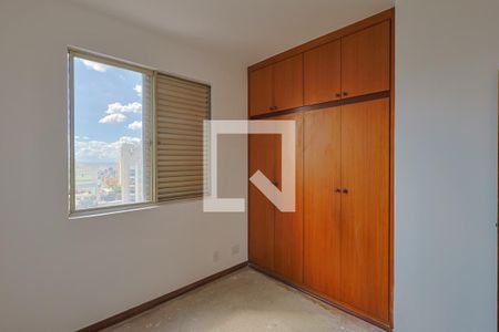 Quarto de apartamento à venda com 3 quartos, 90m² em Santo Antônio, Belo Horizonte
