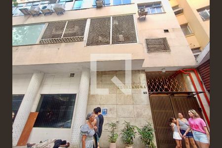 Apartamento para alugar com 75m², 3 quartos e sem vaga Apartamento para alugar com 75m², 3 quartos e sem vagaFachada com cartaz QA