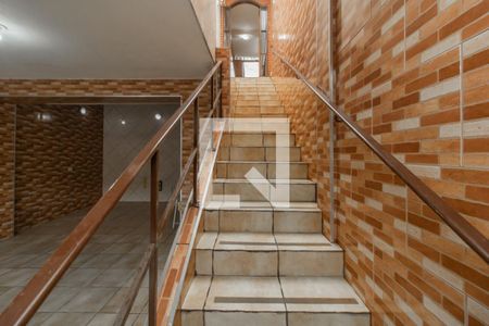 Casa para alugar com 110m², 3 quartos e 2 vagasEscada