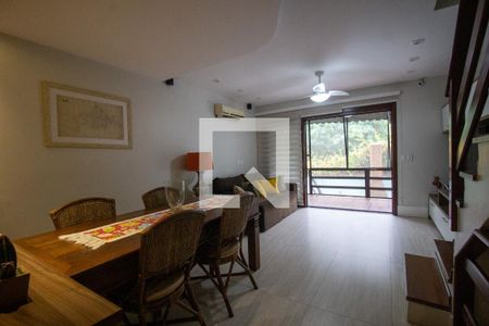 Casa de condomínio à venda com 200m², 3 quartos e 2 vagasSala