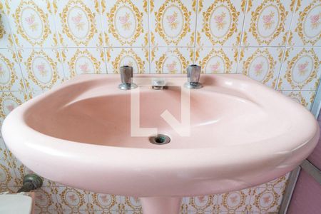 Casa à venda com 139m², 3 quartos e 4 vagasBanheiro da Suíte Detalhe