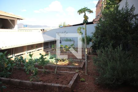 Casa à venda com 330m², 4 quartos e 6 vagasQuintal