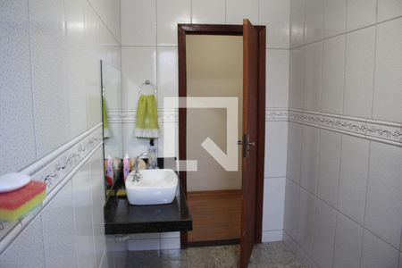 Casa à venda com 330m², 4 quartos e 6 vagasBanheiro 1