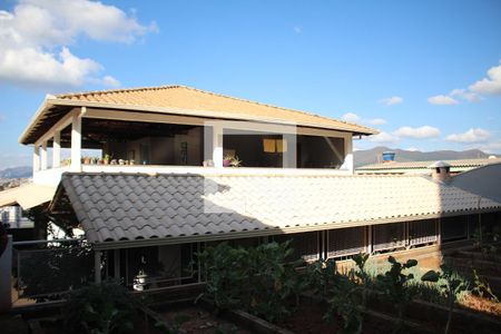 Casa à venda com 330m², 4 quartos e 6 vagasQuintal