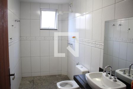 Casa à venda com 330m², 4 quartos e 6 vagasBanheiro 1