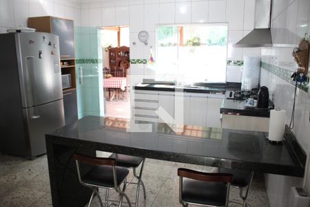 Casa à venda com 330m², 4 quartos e 6 vagasCozinha