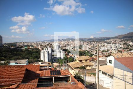 Casa à venda com 330m², 4 quartos e 6 vagasVista