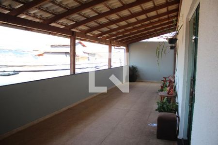 Casa à venda com 330m², 4 quartos e 6 vagasQuintal