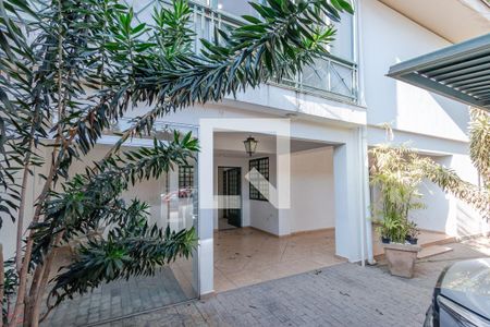 Casa à venda com 500m², 6 quartos e 3 vagas Casa à venda com 500m², 6 quartos e 3 vagasHall de Entrada