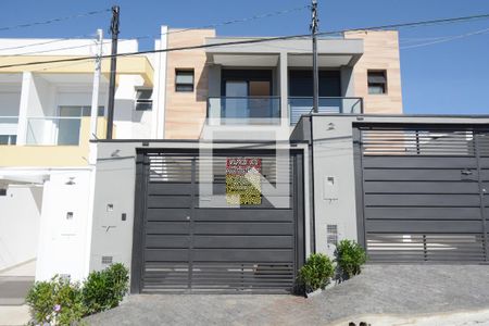 Casa à venda com 113m², 3 quartos e 2 vagasFachada