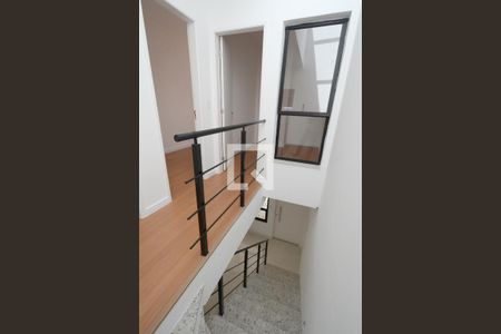 Casa à venda com 113m², 3 quartos e 2 vagasEscada