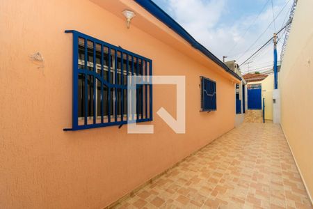 Casa para alugar com 110m², 2 quartos e 2 vagas Casa para alugar com 110m², 2 quartos e 2 vagasCorredor externo