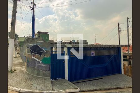 Casa para alugar com 110m², 2 quartos e 2 vagas Casa para alugar com 110m², 2 quartos e 2 vagasFachada