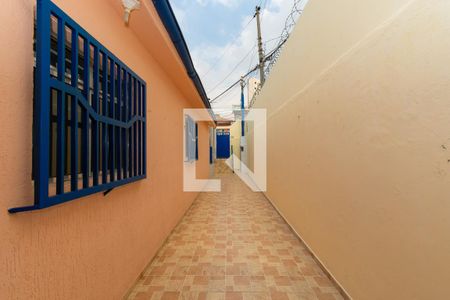 Casa para alugar com 110m², 2 quartos e 2 vagas Casa para alugar com 110m², 2 quartos e 2 vagasCorredor externo