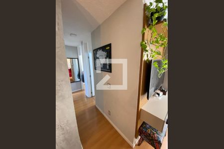 Corredor  de apartamento à venda com 3 quartos, 60m² em Sampaio, Rio de Janeiro