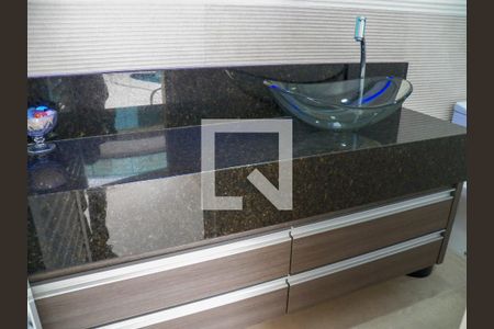 Casa à venda com 350m², 4 quartos e 5 vagasBanheiro 1