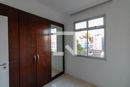 Quarto de apartamento à venda com 2 quartos, 75m² em Sagrada Família, Belo Horizonte