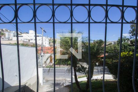 Vista do Quarto 1 de casa para alugar com 2 quartos, 100m² em Santa Efigênia, Belo Horizonte