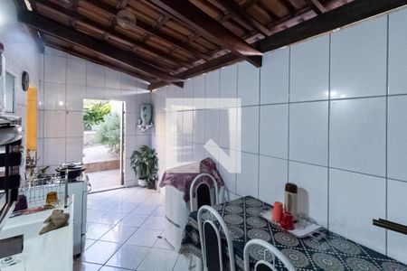 Casa à venda com 360m², 3 quartos e 2 vagas Casa à venda com 360m², 3 quartos e 2 vagasCasa 2 - Cozinha e Área de serviço