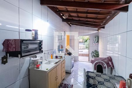 Casa à venda com 360m², 3 quartos e 2 vagas Casa à venda com 360m², 3 quartos e 2 vagasCasa 2 - Cozinha e Área de serviço