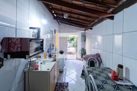 Casa à venda com 360m², 3 quartos e 2 vagas Casa à venda com 360m², 3 quartos e 2 vagasCasa 2 - Cozinha e Área de serviço