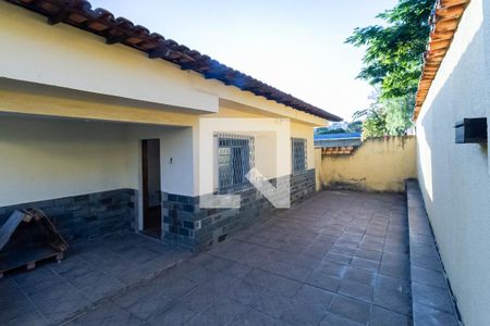 Casa à venda com 360m², 3 quartos e 2 vagas Casa à venda com 360m², 3 quartos e 2 vagasCasa 2 - Fachada