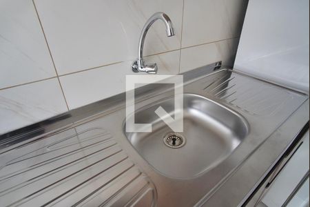 Cozinha - Torneira de apartamento para alugar com 1 quarto, 42m² em Vila Ipiranga, Porto Alegre