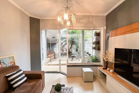 Casa à venda com 4 quartos, 700m² em Parque Peruche, São Paulo
