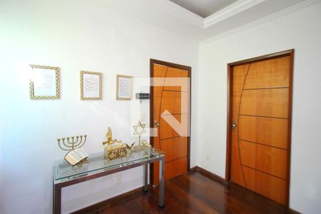 Hall de entrada de casa à venda com 5 quartos, 330m² em Santa Tereza, Belo Horizonte
