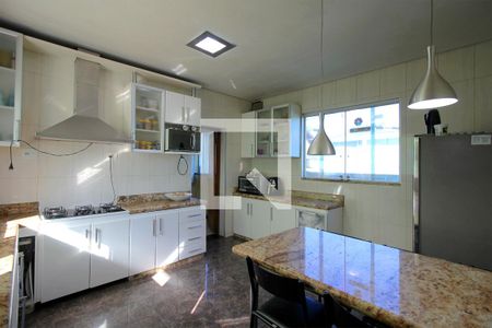 Casa à venda com 330m², 5 quartos e 4 vagasCozinha