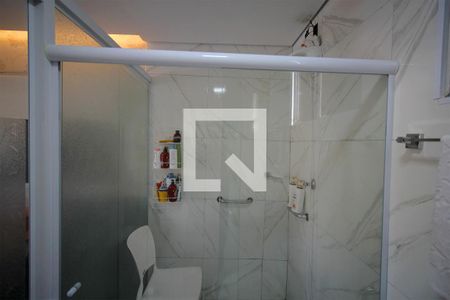 Casa à venda com 330m², 5 quartos e 4 vagasBanheiro da Suíte