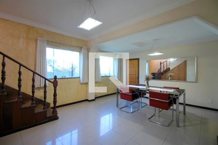 Sala de casa à venda com 5 quartos, 330m² em Santa Tereza, Belo Horizonte
