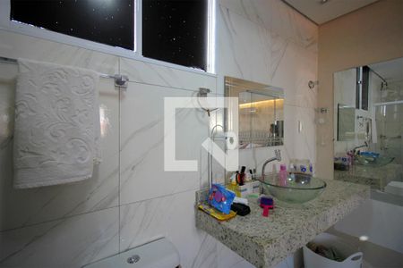 Casa à venda com 330m², 5 quartos e 4 vagasBanheiro da Suíte