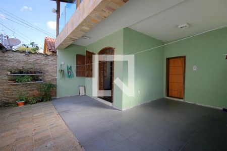 Casa à venda com 330m², 5 quartos e 4 vagasVaranda frente - Garagem