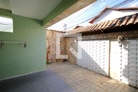 Casa à venda com 330m², 5 quartos e 4 vagasVaranda frente - Garagem