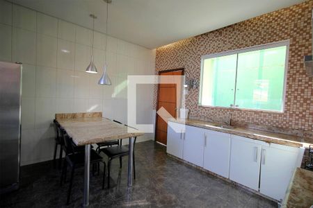 Casa à venda com 330m², 5 quartos e 4 vagasCozinha