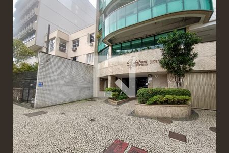 Apartamento à venda com 50m², 1 quarto e 1 vaga Apartamento à venda com 50m², 1 quarto e 1 vagaFachada com cartaz QA