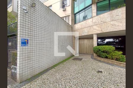 Apartamento à venda com 50m², 1 quarto e 1 vaga Apartamento à venda com 50m², 1 quarto e 1 vagaFachada com cartaz QA