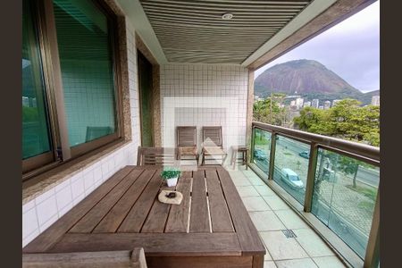 Apartamento à venda com 50m², 1 quarto e 1 vaga Apartamento à venda com 50m², 1 quarto e 1 vagaVaranda