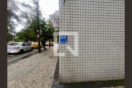 Apartamento à venda com 50m², 1 quarto e 1 vaga Apartamento à venda com 50m², 1 quarto e 1 vagaFachada com cartaz QA