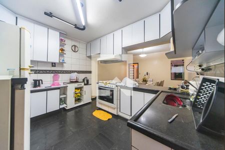 Casa à venda com 278m², 4 quartos e 3 vagasCopa e Cozinha 
