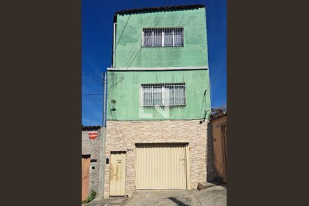 Casa à venda com 160m², 3 quartos e sem vaga Casa à venda com 160m², 3 quartos e sem vagaFachada