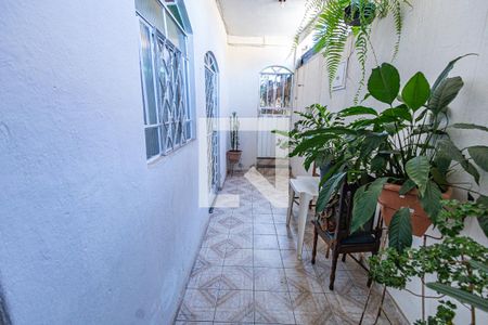 Casa à venda com 160m², 3 quartos e sem vaga Casa à venda com 160m², 3 quartos e sem vagaVaranda