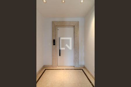 Entrada de apartamento para alugar com 3 quartos, 450m² em Vila Sonia, São Paulo