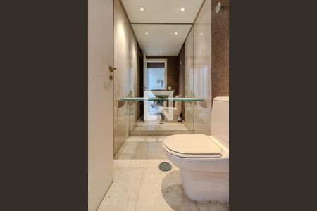 Banheiro de apartamento para alugar com 3 quartos, 450m² em Vila Sonia, São Paulo