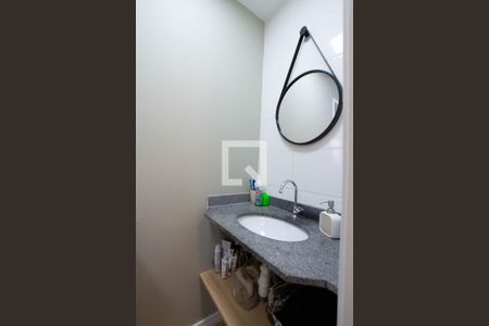 Banheiro de apartamento à venda com 2 quartos, 42m² em Vila Galvão, Guarulhos