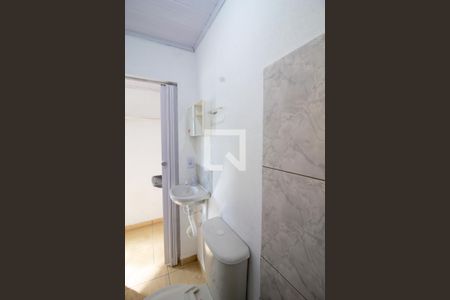 Banheiro de casa para alugar com 1 quarto, 32m² em Jardim Presidente Dutra, Guarulhos