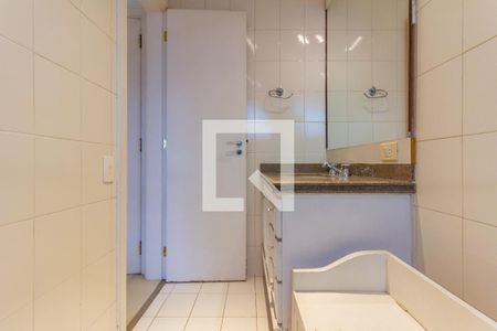 Apartamento à venda com 191m², 3 quartos e 3 vagasBanheiro da Suíte 2