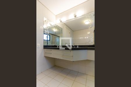 Apartamento à venda com 191m², 3 quartos e 3 vagasBanheiro da Suíte 1